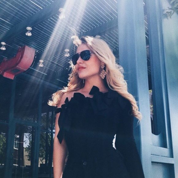 Meet your Posher, Vale - Picture 1 of 1